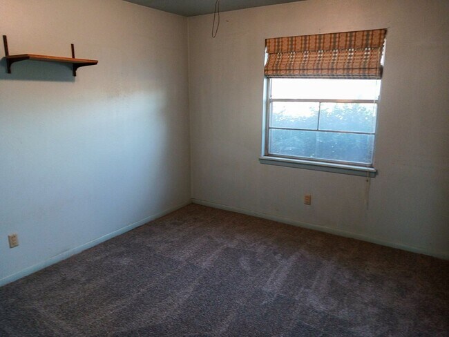 Building Photo - 1208 E 56th St