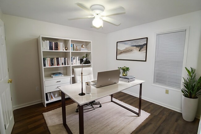 Building Photo - 824 Shaw Rd