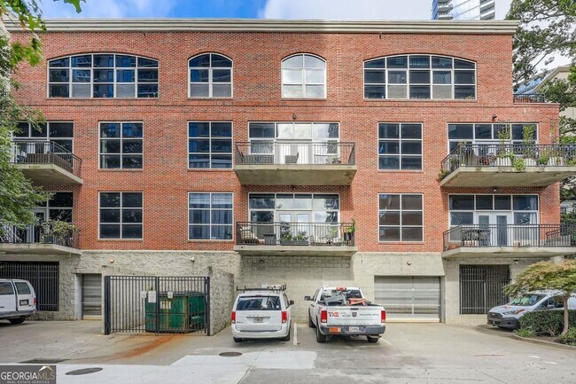 Building Photo - 1023 Juniper St NE