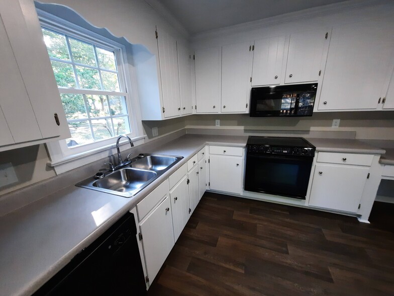 Large eat-in kitchen WITH appliances! - 1717 Old Barn Rd