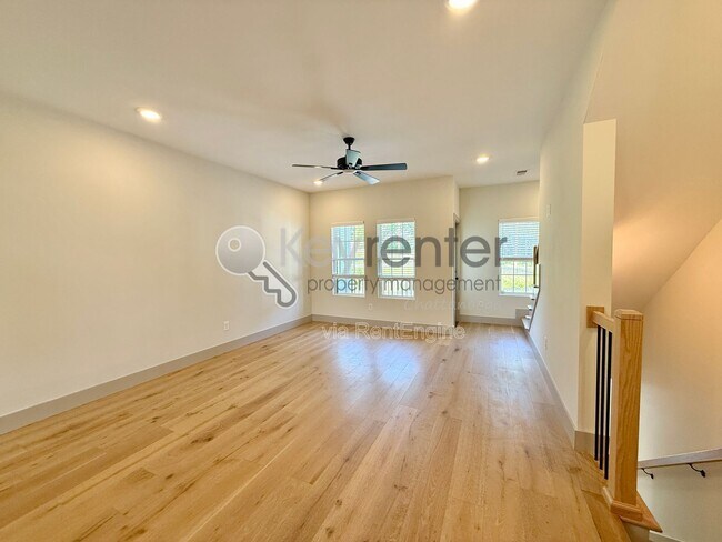 Building Photo - 1072 Amelia Ct