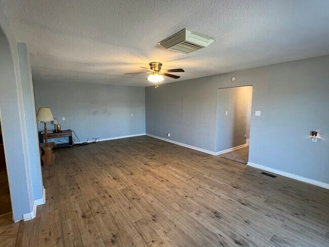 Building Photo - 3147 Skyview Ave