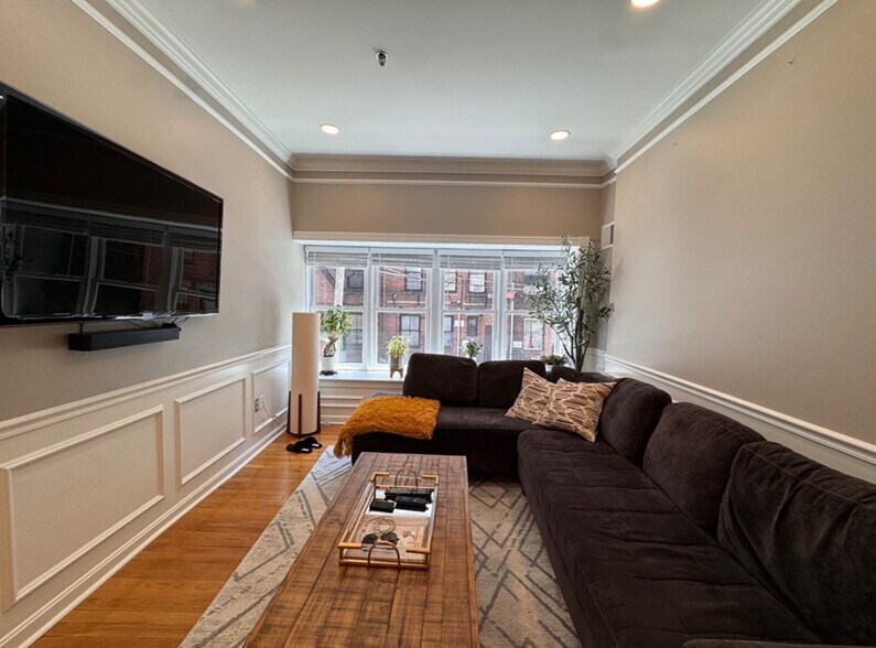 Primary Photo - 32 Clarendon St
