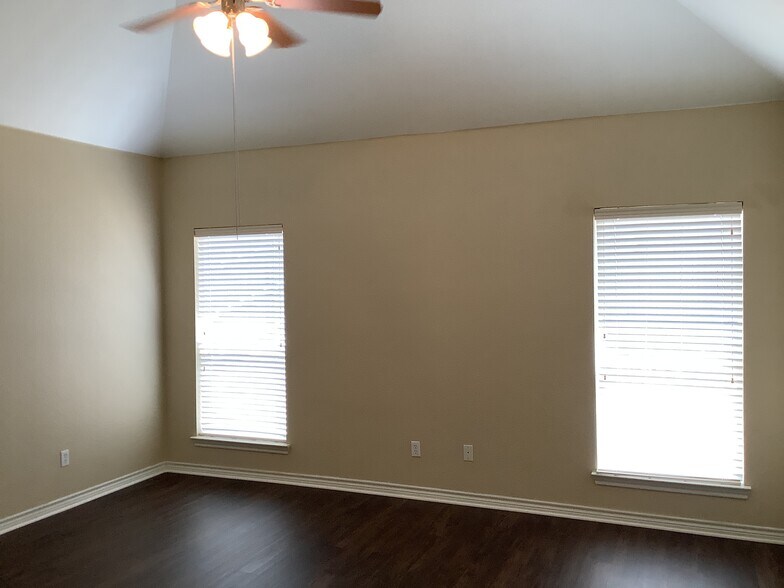 Building Photo - 1506 Melanie Trl