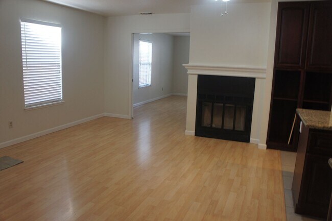 Building Photo - Lots of room