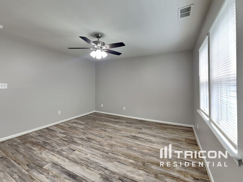 Building Photo - 104 N Tanninger Rd