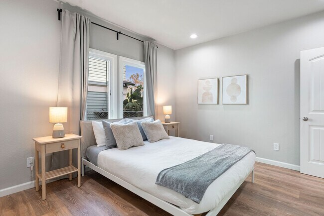 Building Photo - 1002 Adeline St