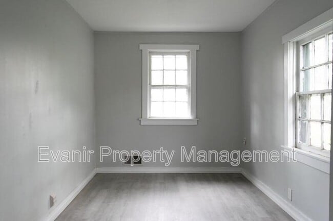 Building Photo - 126 N Walnut St