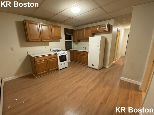 Building Photo - 1558 Tremont St