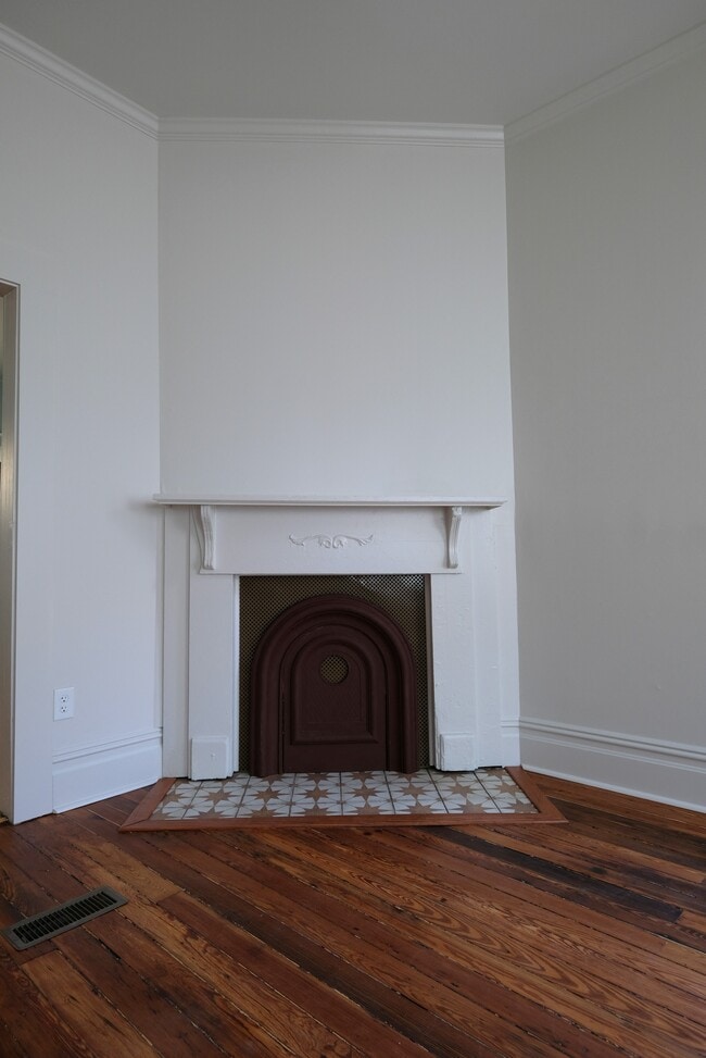 Building Photo - Renovated Historic Home