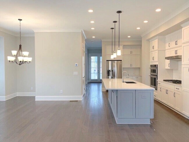 Building Photo - 640 Hanlon Way