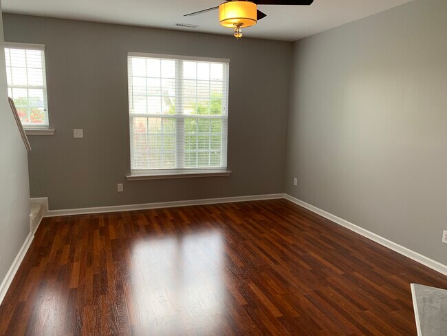 Building Photo - 2164 Persimmon Ridge Dr