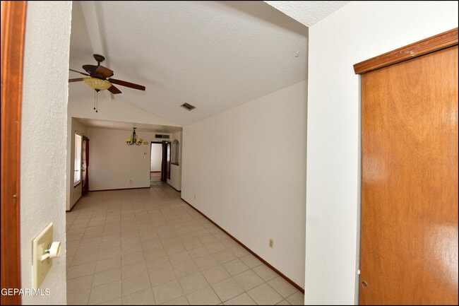 Building Photo - 2629 Lake Victoria Dr