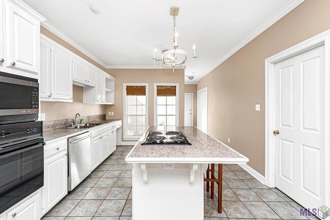 Building Photo - 9007 Highland Rd