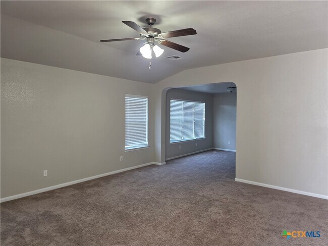 Building Photo - 423 Wrought Iron Dr