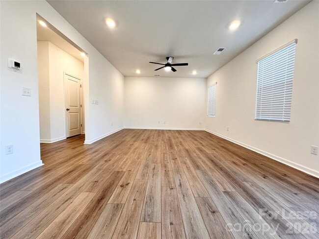 Building Photo - 699 Kitfox Dr NW