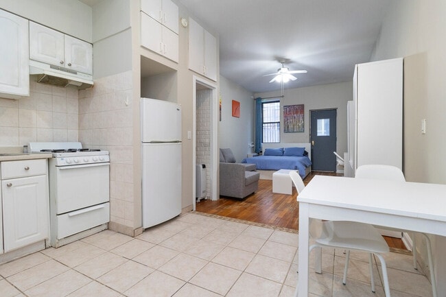 Building Photo - 250 E 82nd St