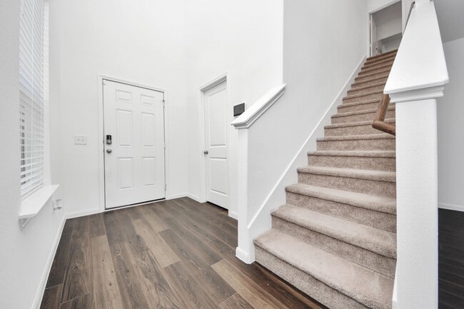 Building Photo - 25927 Chicory Dr