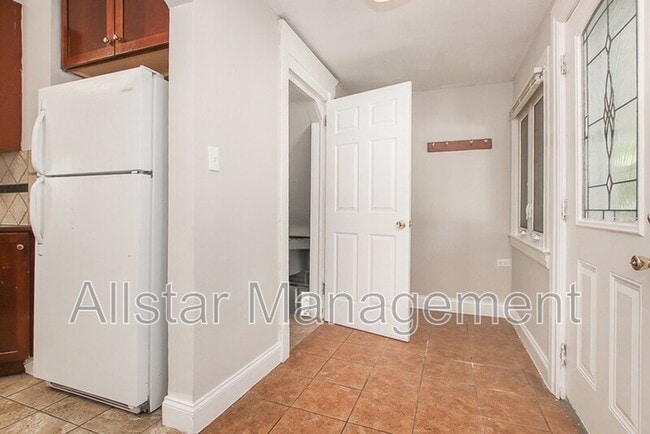 Building Photo - 3195 Whitethorn Rd