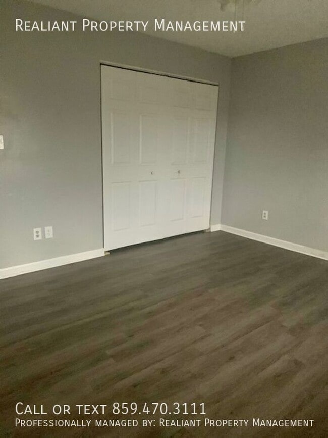 Building Photo - 215 Green St