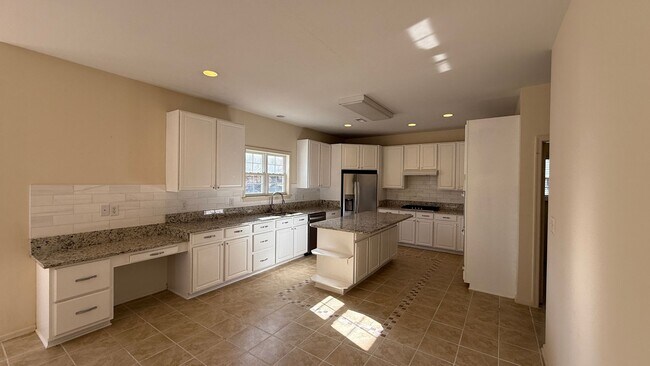 Building Photo - Spacious Colonial in Austin Ridge