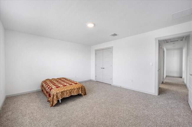 Building Photo - 420 Deerpath St