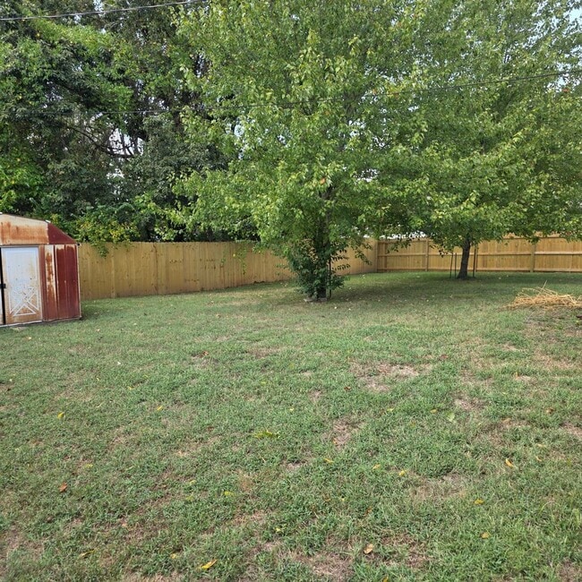 Building Photo - Great 3 bed 2 bath with a 2 car garage