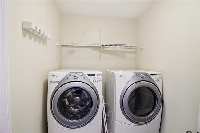 Building Photo - 2011 Chelton Way SE