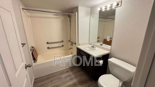 Building Photo - 1441 Westbury Way