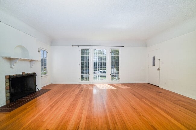 Building Photo - 1038 S Citrus Ave