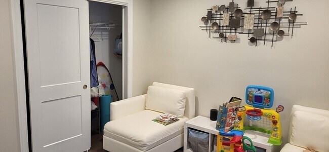 Building Photo - 299 Lexington St