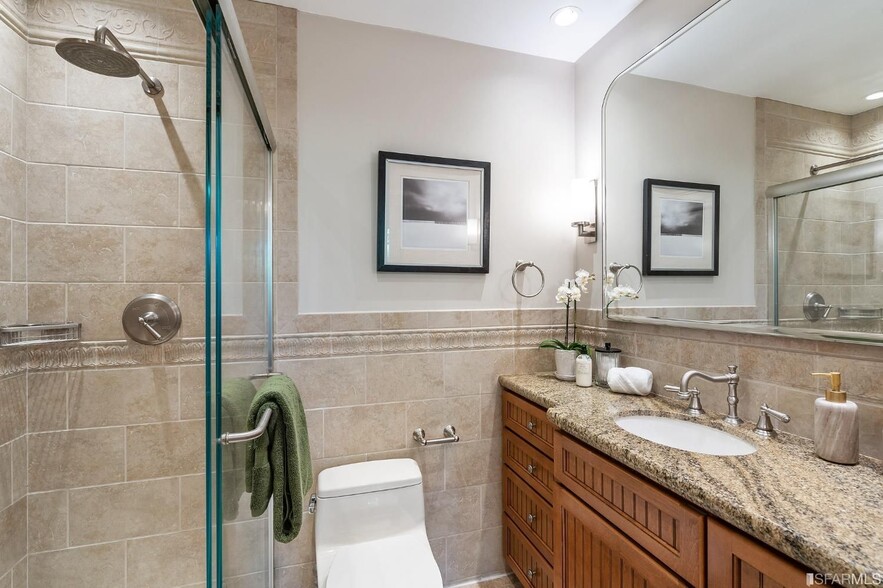 Master bathroom - 2920 Buchanan St