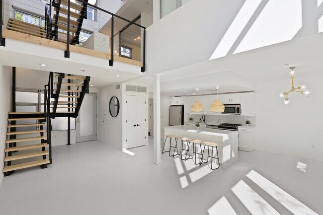 Building Photo - 4111 W Sunset Blvd