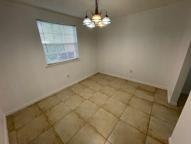 Building Photo - 2 Bedroom/2 Bathroom 1st Floor Condo at Cy...