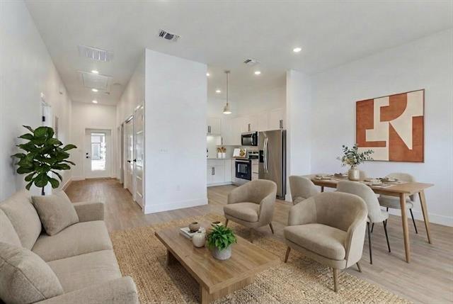 Building Photo - 820 W McLeroy Blvd