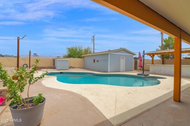 Building Photo - 301 N 87th St