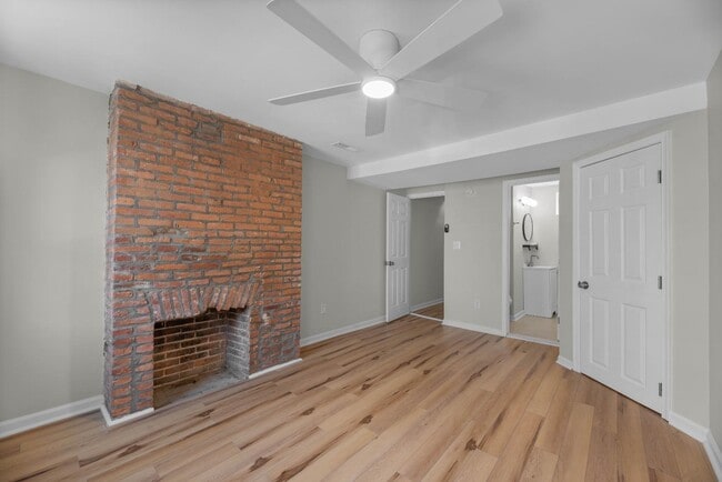 Building Photo - 207 S Regester St