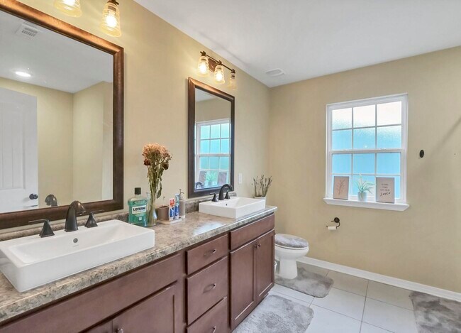 Building Photo - 220 Wainwright Dr