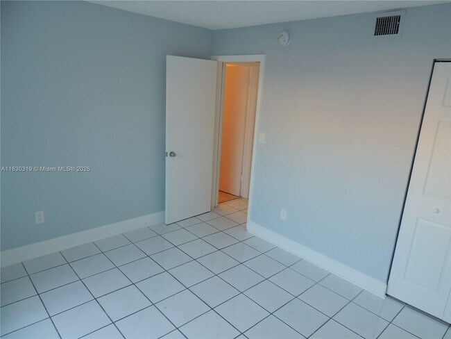 Building Photo - 15444 SW 85th Ln