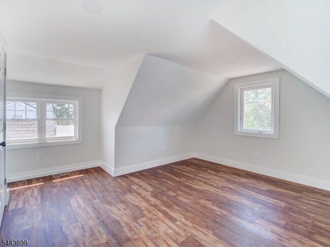 Building Photo - 60 Montague Pl