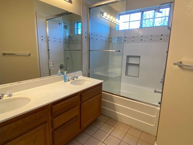 Building Photo - 323 Montserrat Dr