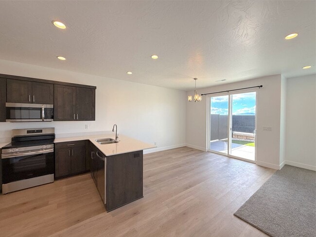 Building Photo - Brand New 3 bed, 2.5 Bath 1 car garage Townhome