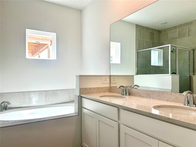 Building Photo - 4693 SW 83rd Lp