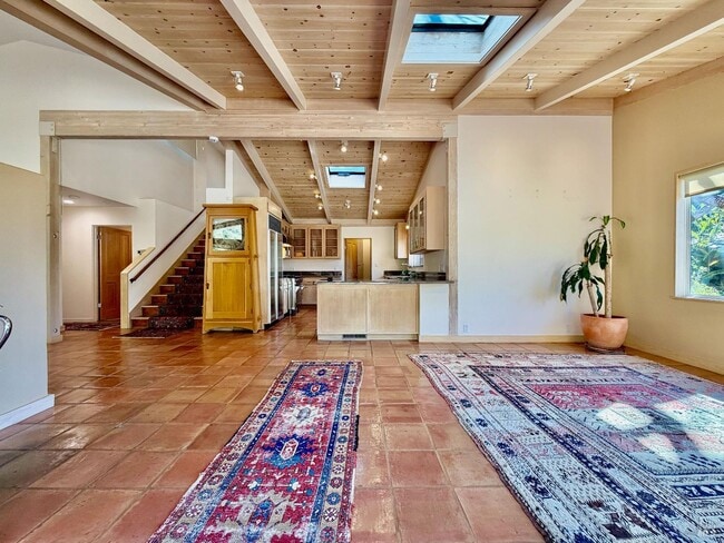 Building Photo - 321 Dutch Henry Canyon Rd