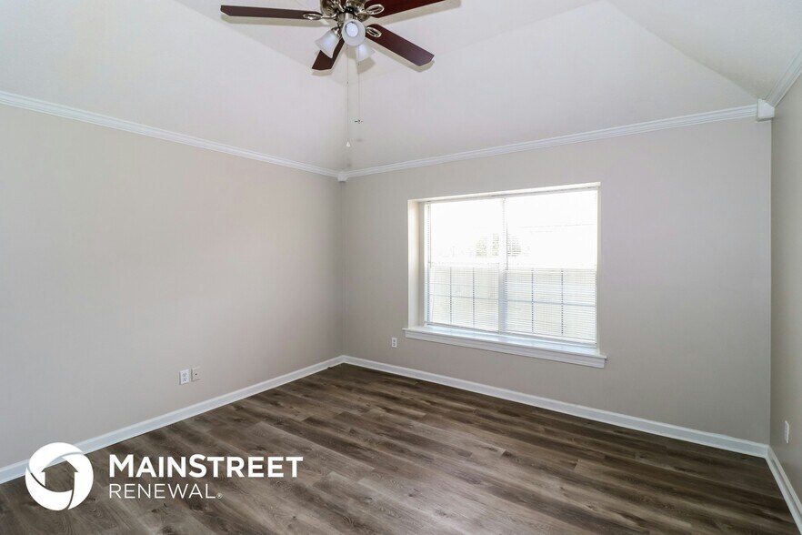 Building Photo - 7013 Juanita Cir S