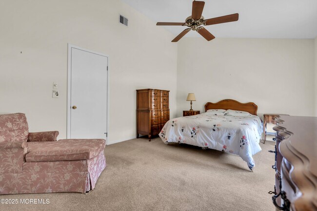 Building Photo - 4 Black Pine Ln