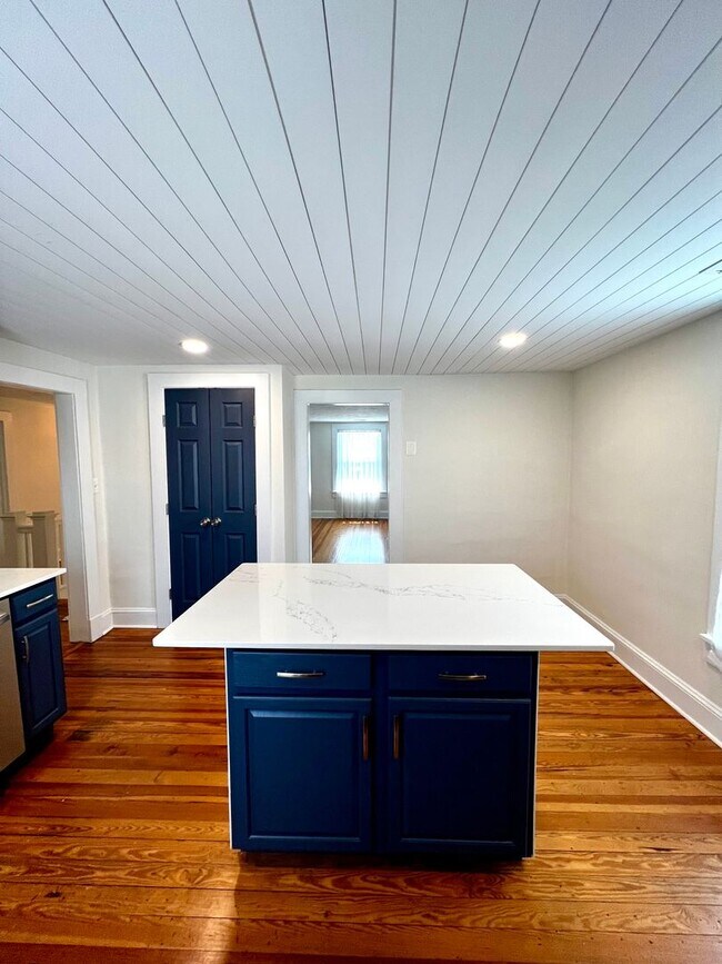 Building Photo - 21 S Church St