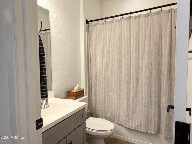 Building Photo - 10849 E Thunderbolt Ave