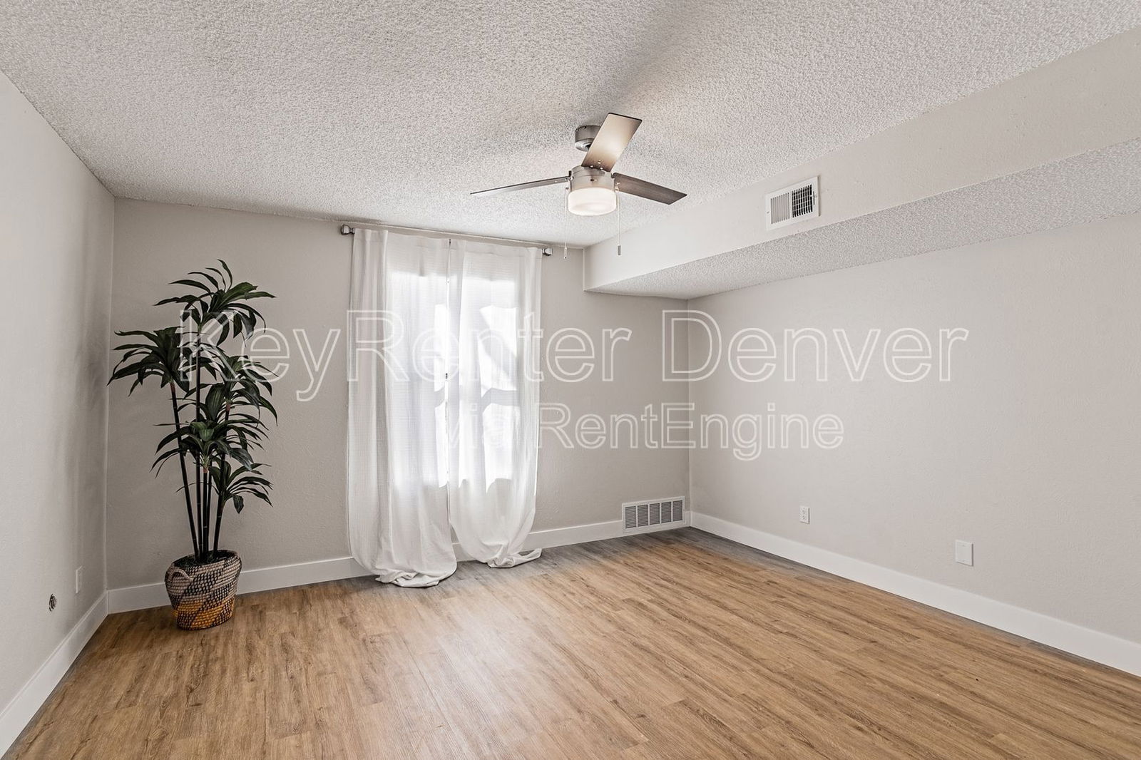 Building Photo - 7665 E Eastman Ave