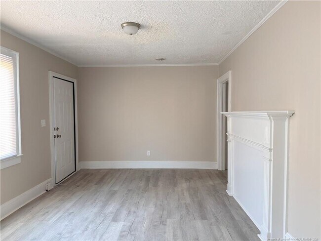 Building Photo - 307 Hawthorne Rd